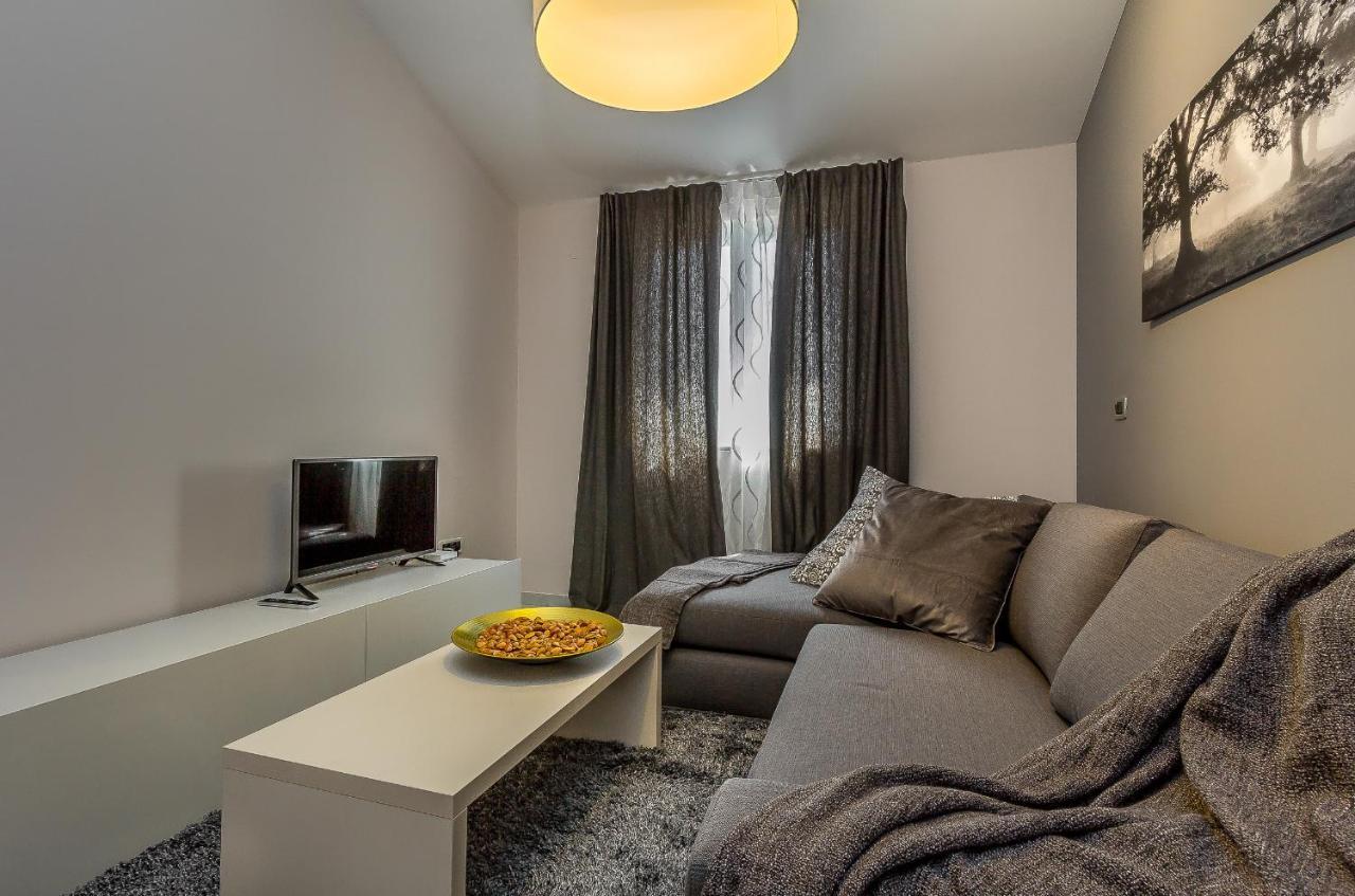 Apartment Maris Ровин Екстериор снимка